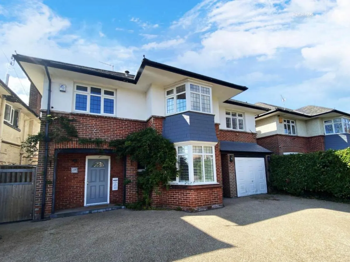 Holiday home Four Bedroom Family Abode With Hot Tub, Garden And Bbq Bournemouth United Kingdom